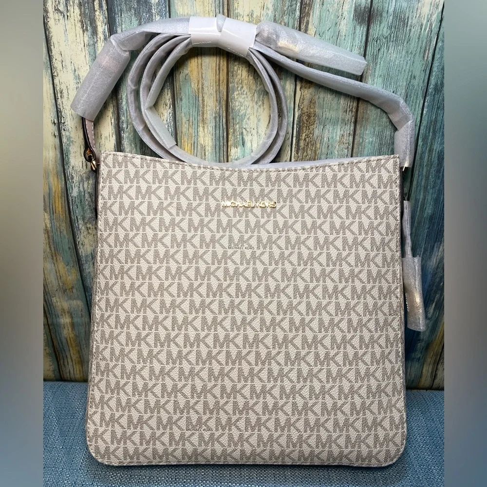 MICHAEL KORS JET SET TRAVEL LARGE LOGO MESSENGER BAG - Picture 4 of 9